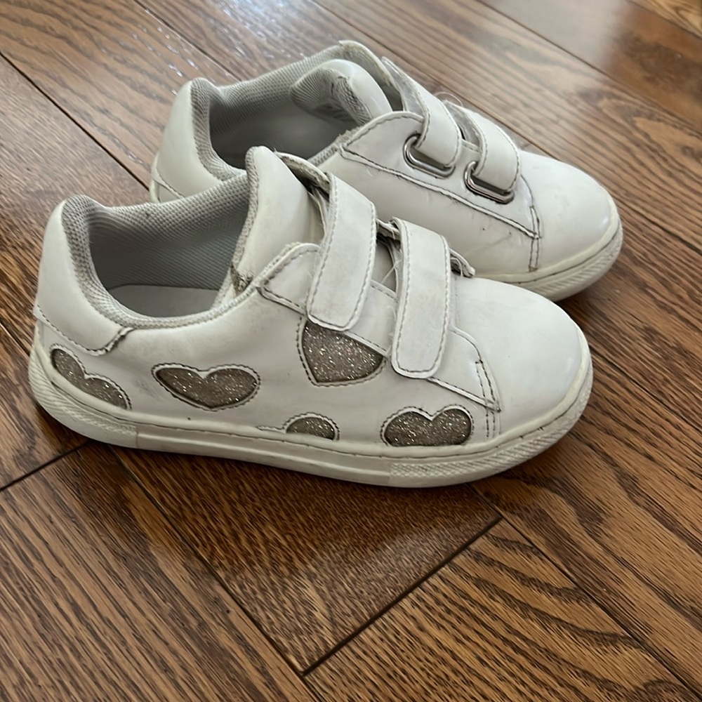Nina toddler white shoe with silver hearts size 9